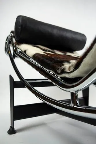 Le Corbusier Chaise Lounge in Pony (LC4)